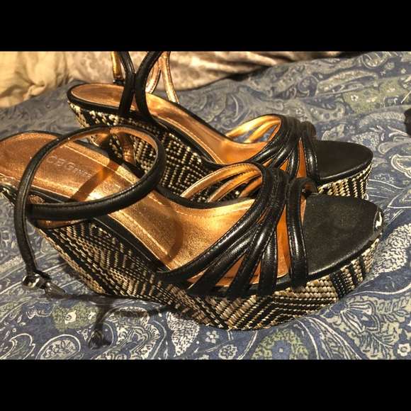 Hot BCBG Generation WEDGE PLATFORM HEELS size 7 - Picture 2 of 7